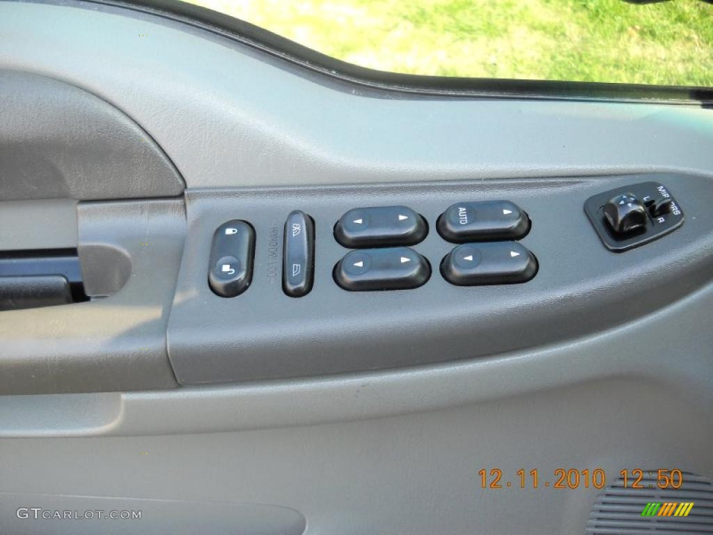 2002 Ford F350 Super Duty XLT Crew Cab Dually Controls Photo #41390124