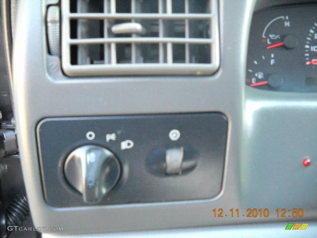 2002 Ford F350 Super Duty XLT Crew Cab Dually Controls Photo #41390220