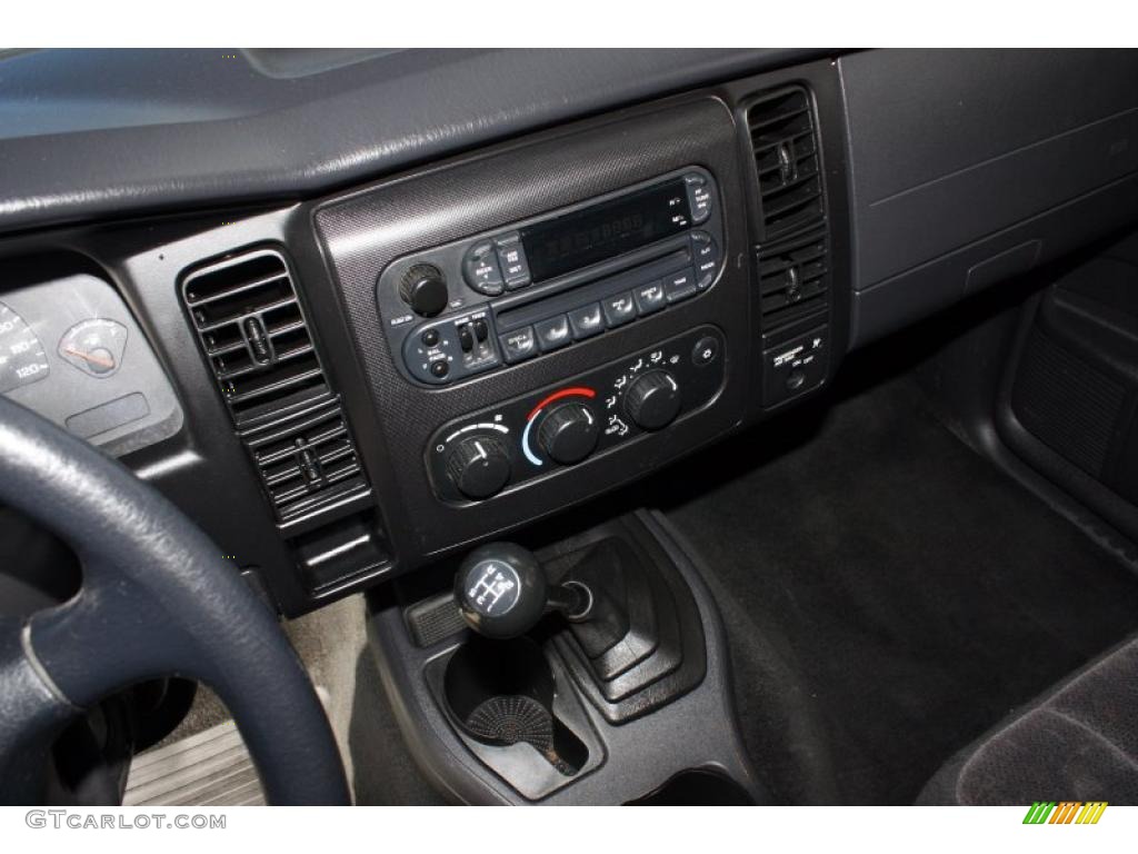 2003 Dodge Dakota SXT Regular Cab Controls Photo #41393092