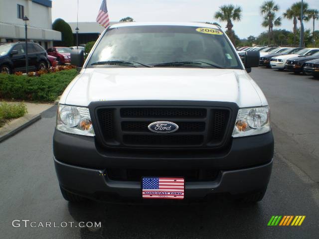 2005 F150 XL SuperCab - Oxford White / Medium Flint Grey photo #8