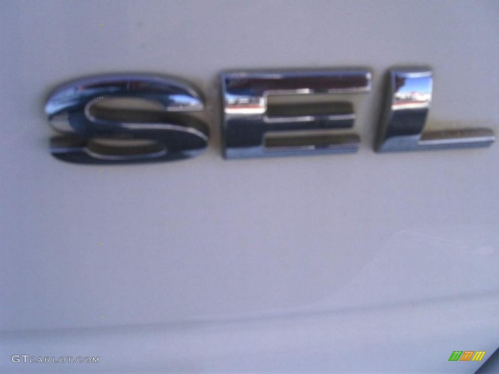 2004 Ford Freestar SEL Marks and Logos Photos