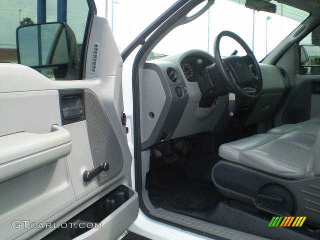 2005 F150 XL SuperCab - Oxford White / Medium Flint Grey photo #16