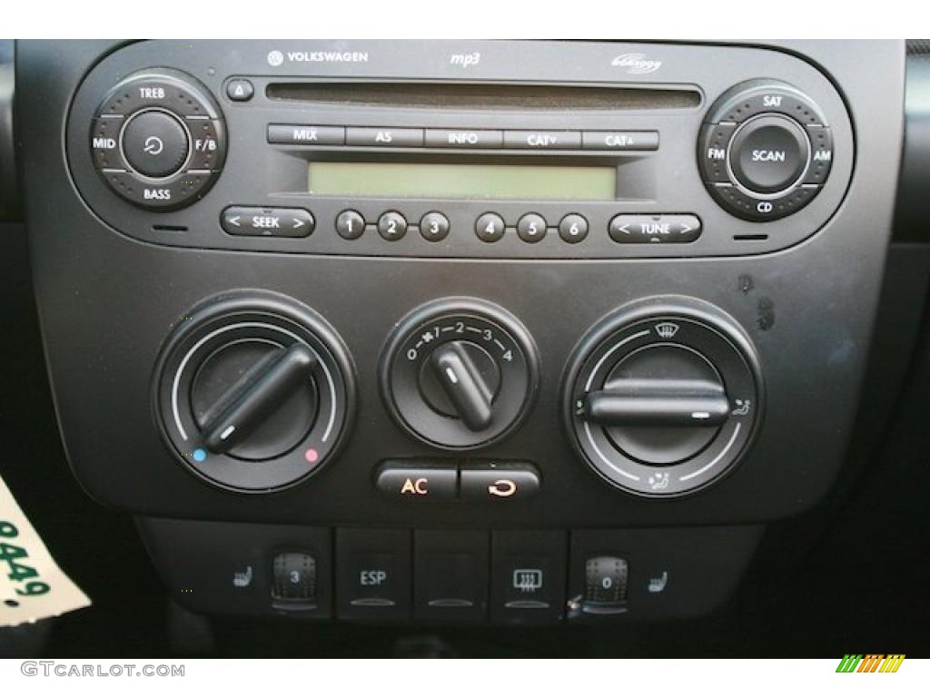2009 Volkswagen New Beetle 2.5 Convertible Controls Photo #41402140