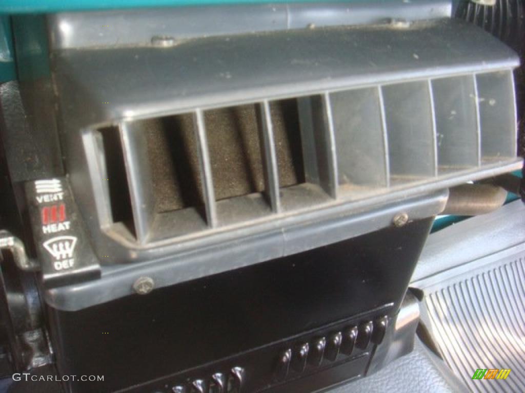 1981 Toyota Land Cruiser FJ40 Controls Photo #41403496
