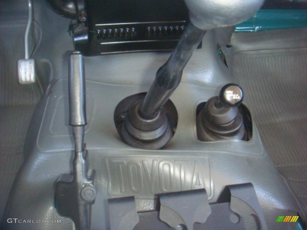 1981 Toyota Land Cruiser FJ40 Controls Photo #41403600