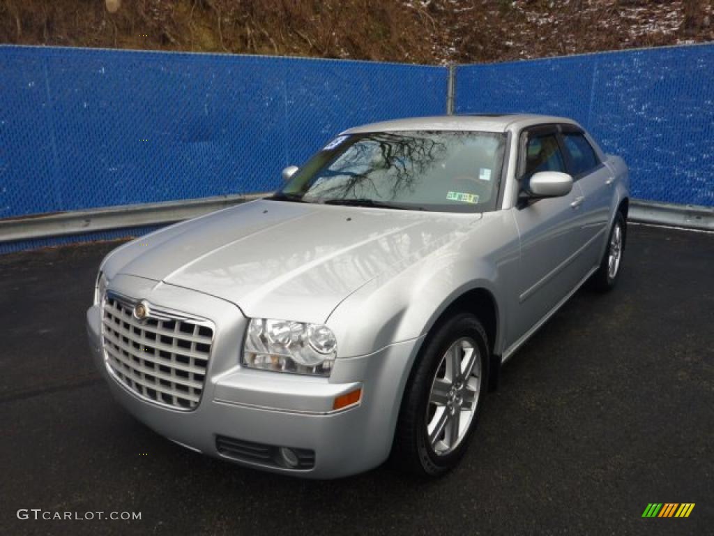 2005 300 Touring AWD - Bright Silver Metallic / Dark Slate Gray/Light Graystone photo #8