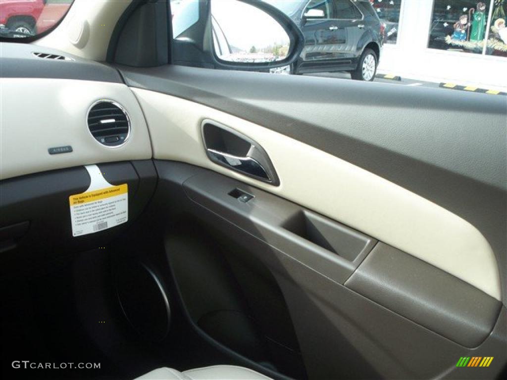 2011 Cruze LT - Ice Blue Metallic / Cocoa/Light Neutral Leather photo #20