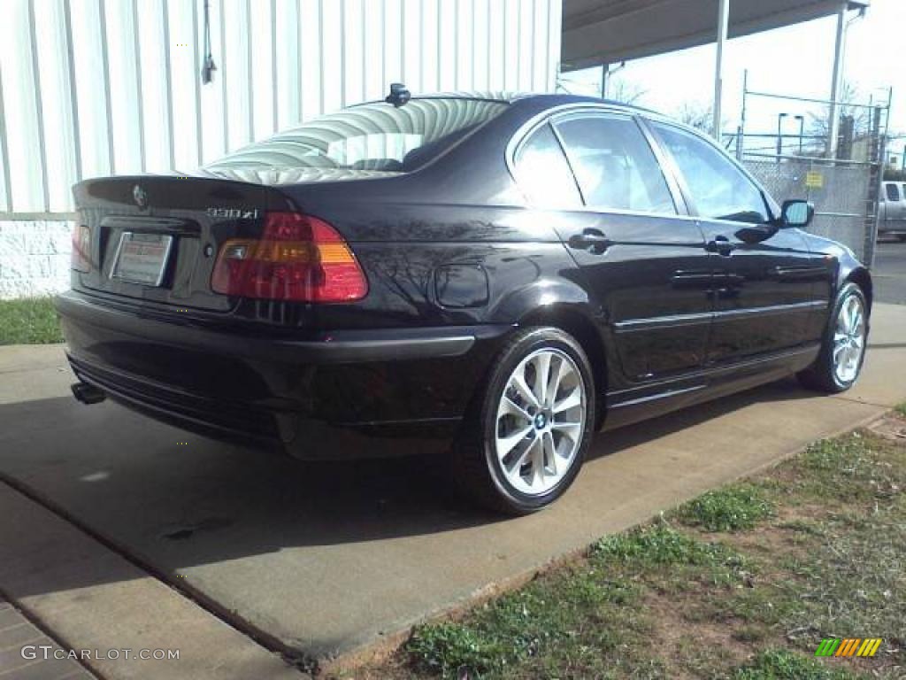 2005 3 Series 330xi Sedan - Jet Black / Black photo #16