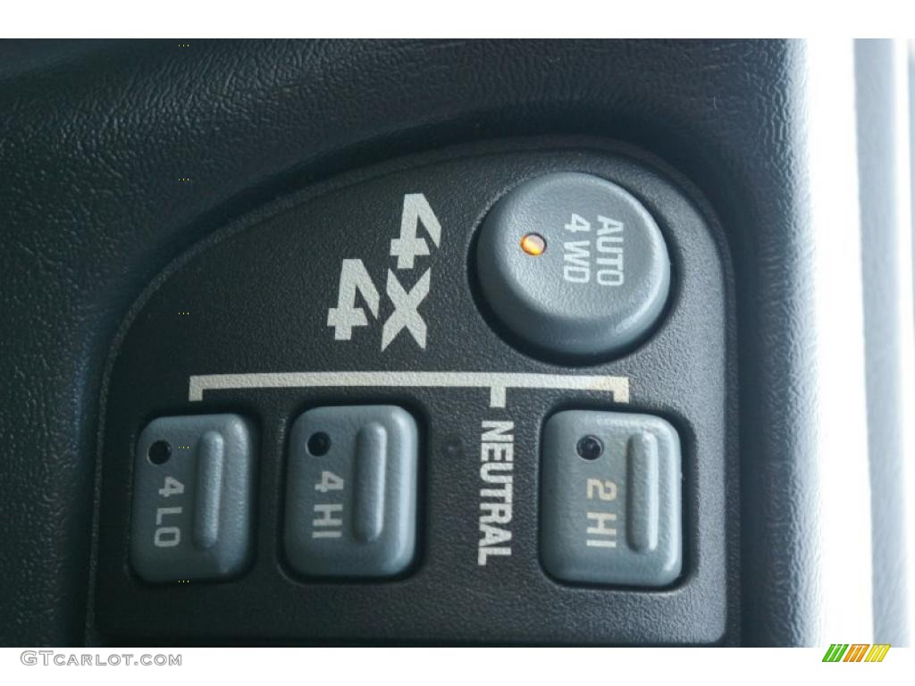 2002 Blazer LS 4x4 - Victory Red / Medium Gray photo #7