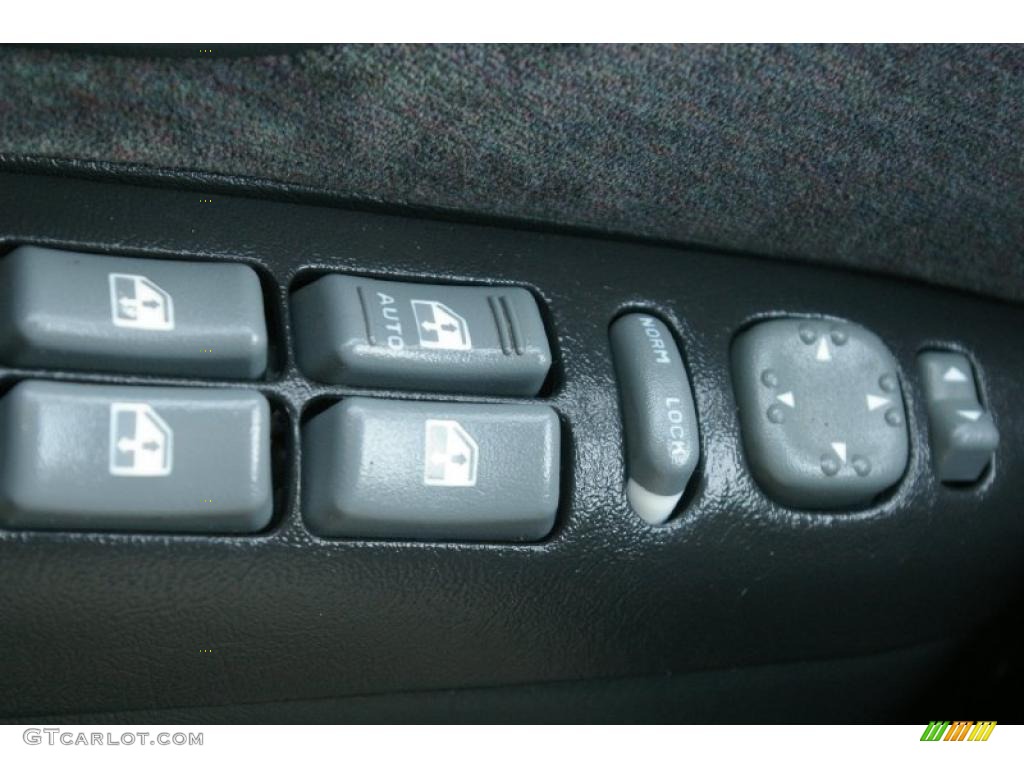 2002 Blazer LS 4x4 - Victory Red / Medium Gray photo #9