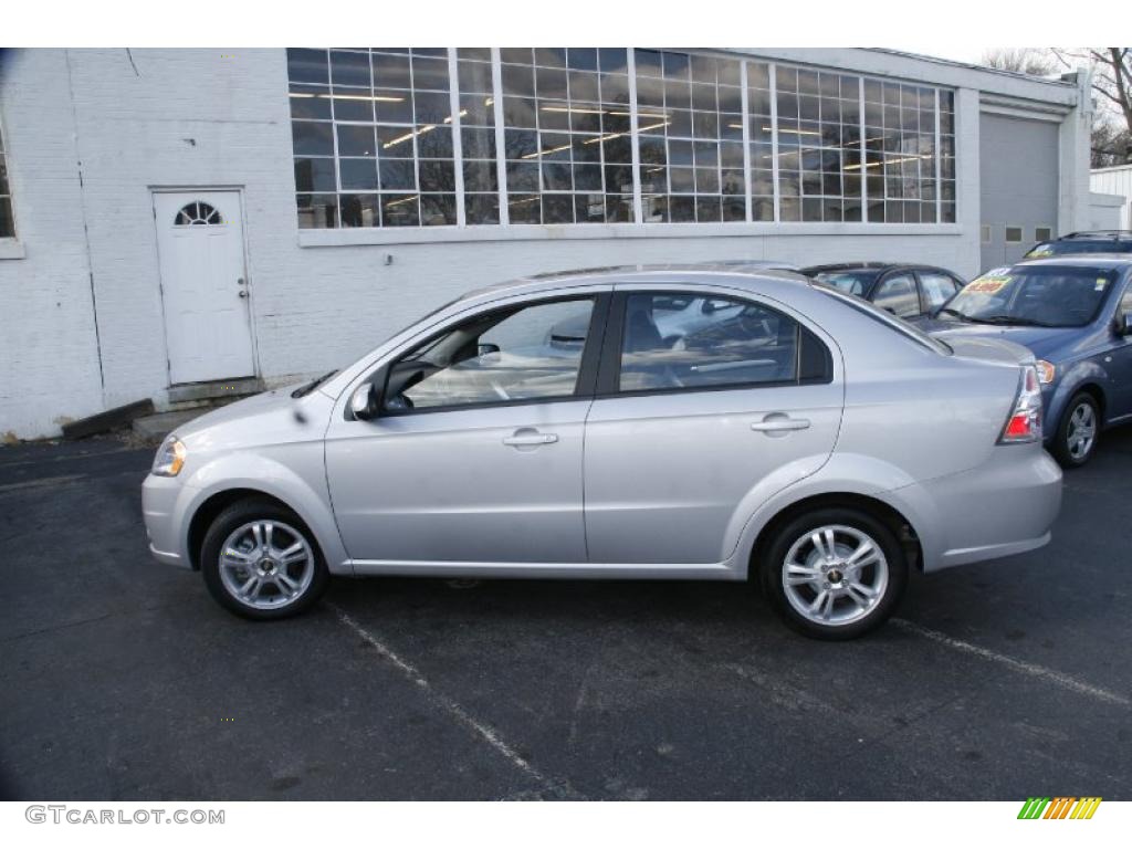 2010 Aveo LT Sedan - Cosmic Silver / Charcoal photo #9