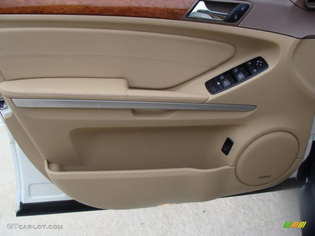 2009 Mercedes-Benz ML 320 BlueTec 4Matic Cashmere Door Panel Photo #41426951