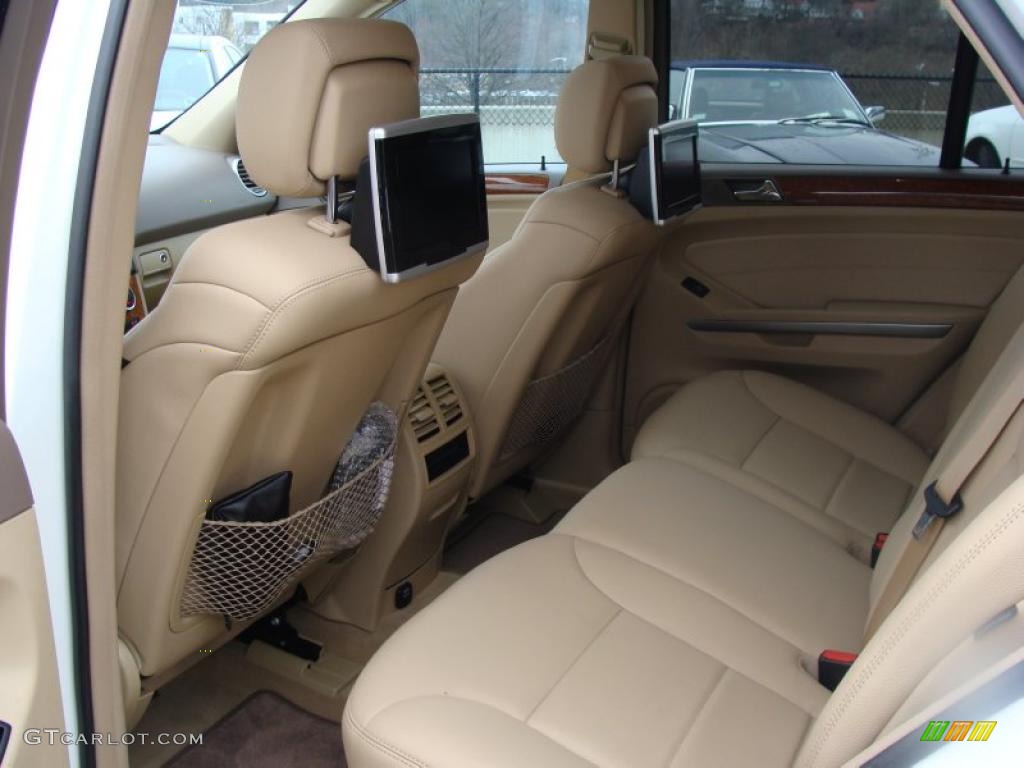 Cashmere Interior 2009 Mercedes-Benz ML 320 BlueTec 4Matic Photo #41427043