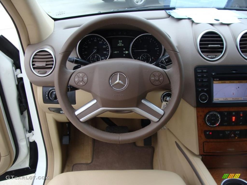 2009 Mercedes-Benz ML 320 BlueTec 4Matic Cashmere Steering Wheel Photo #41427059