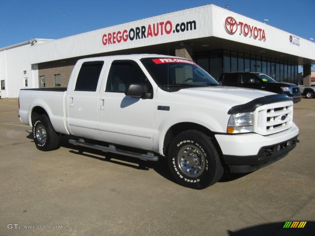 2003 F250 Super Duty XLT Crew Cab - Oxford White / Medium Flint Grey photo #1