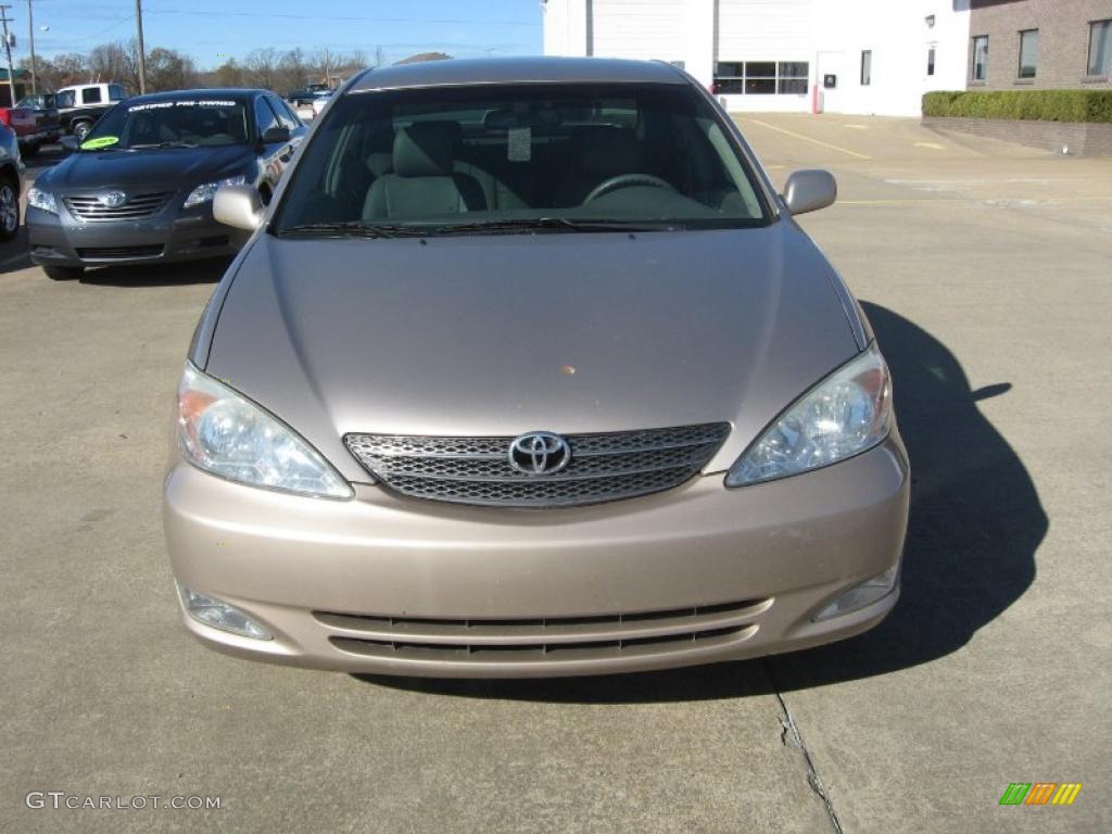 2003 Camry XLE - Desert Sand Mica / Taupe photo #2