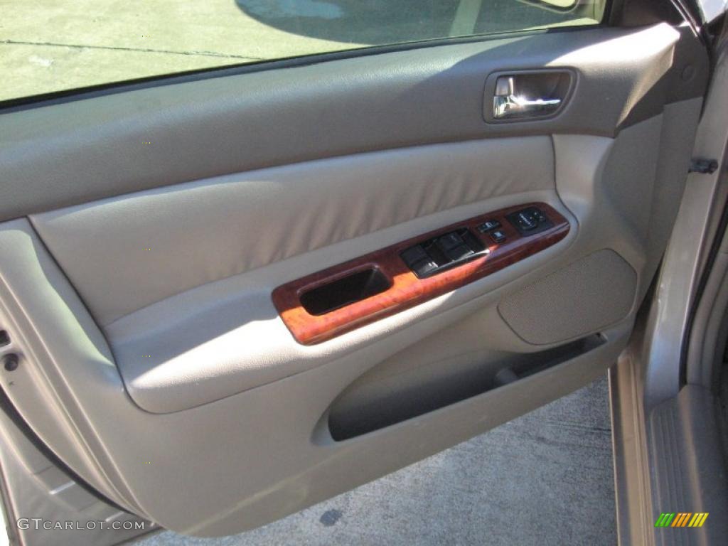 2003 Camry XLE - Desert Sand Mica / Taupe photo #12