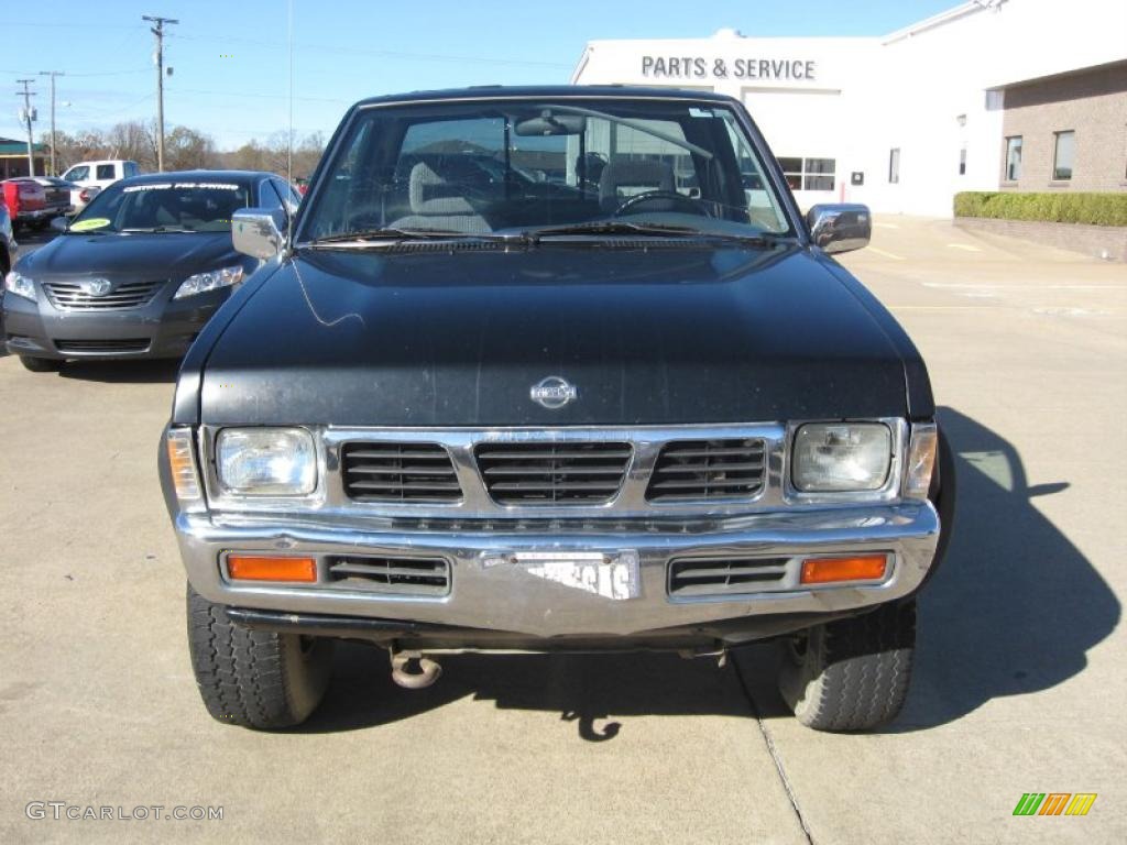 1997 Hardbody Truck SE Extended Cab 4x4 - Super Black / Dark Gray photo #2