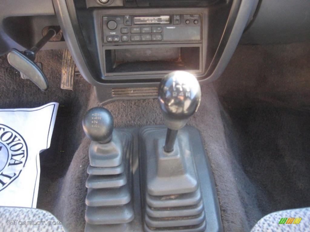1997 Hardbody Truck SE Extended Cab 4x4 - Super Black / Dark Gray photo #11