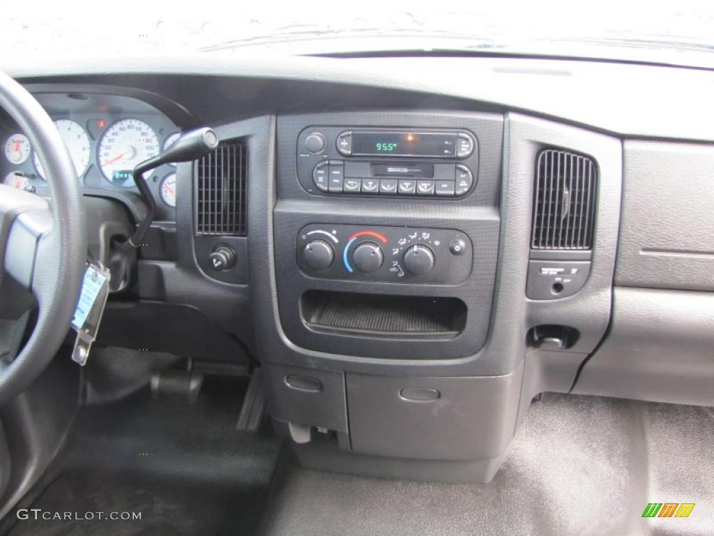 2005 Dodge Ram 1500 ST Regular Cab Controls Photo #41432843