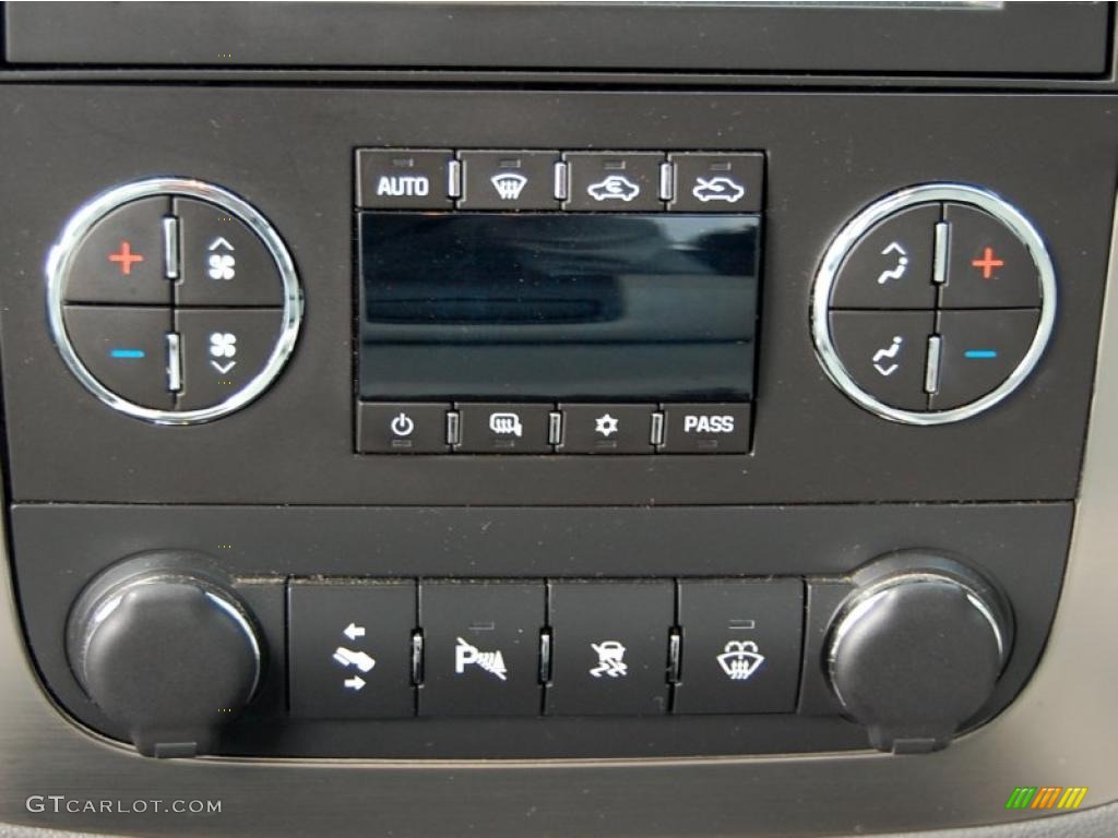 2007 GMC Sierra 1500 SLT Crew Cab 4x4 Controls Photo #41436959