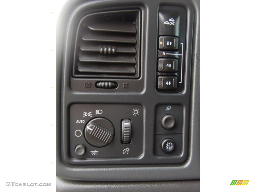 2006 GMC Sierra 2500HD SLE Extended Cab 4x4 Controls Photo #41437231