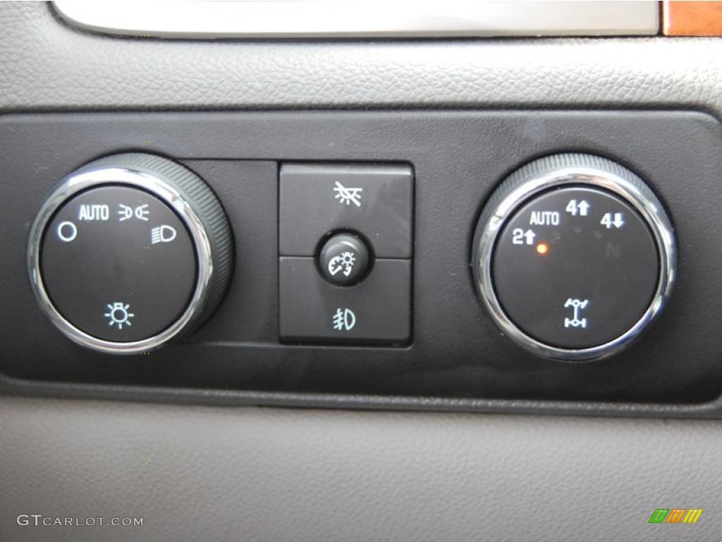 2007 GMC Sierra 1500 SLT Crew Cab 4x4 Controls Photo #41437751