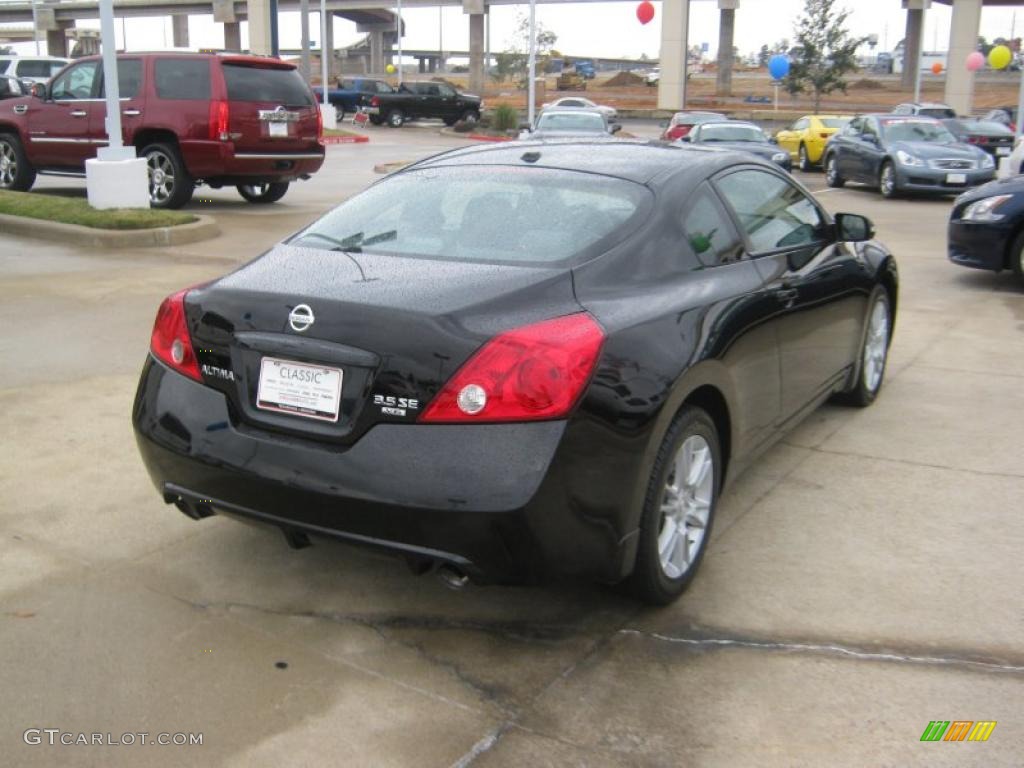 2008 Altima 3.5 SE Coupe - Super Black / Charcoal photo #5