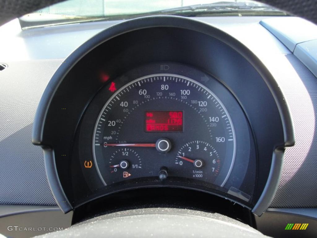 2010 Volkswagen New Beetle 2.5 Coupe Gauges Photo #41451071