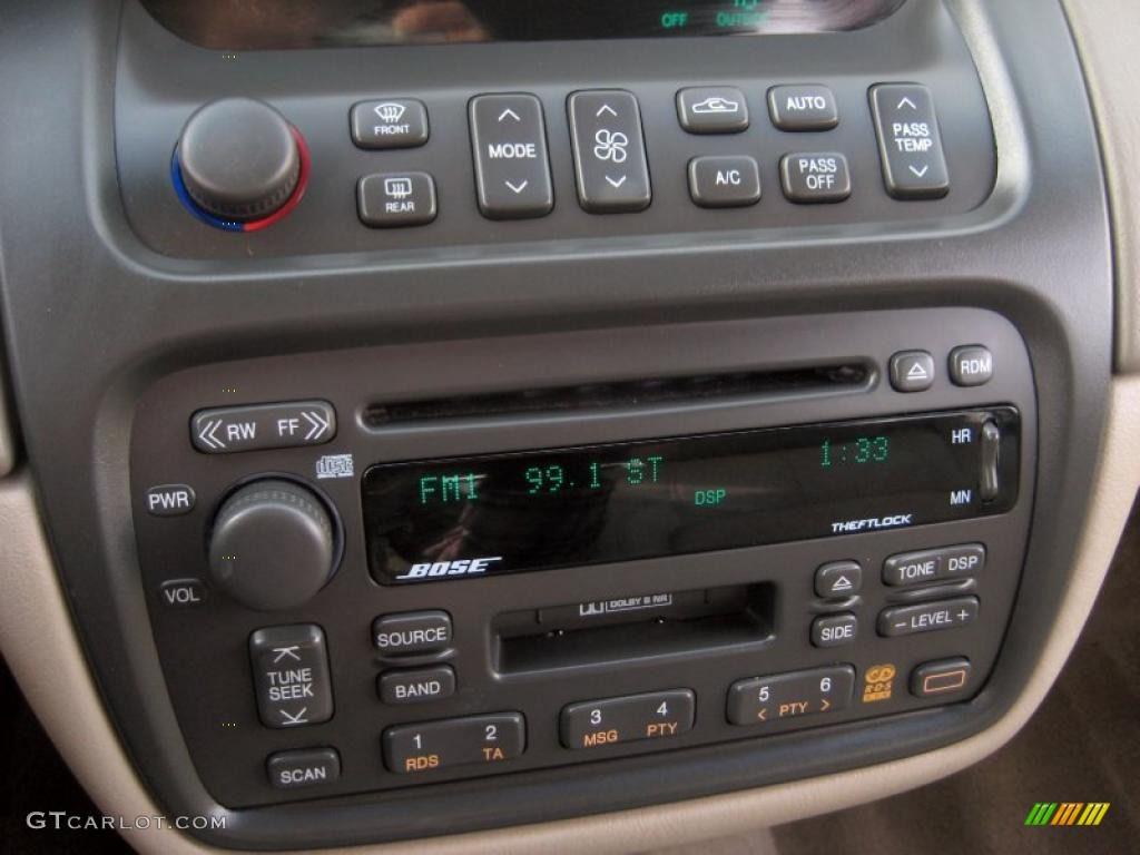 2001 Cadillac DeVille DHS Sedan Controls Photo #41452611