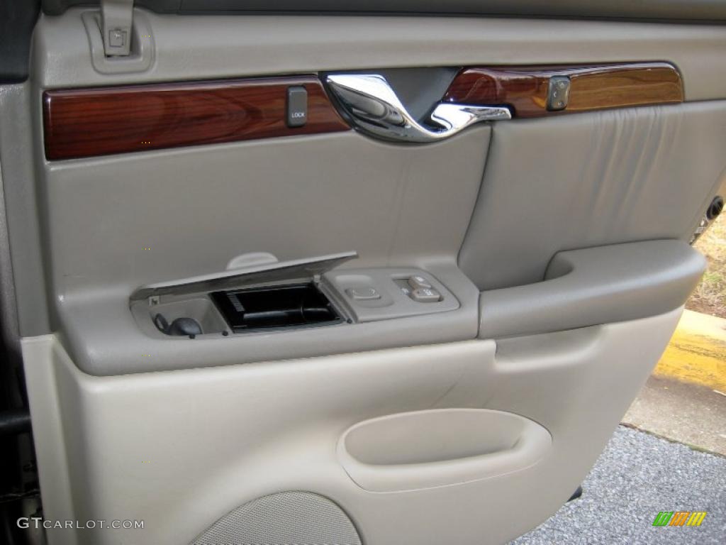 2001 Cadillac DeVille DHS Sedan Oatmeal Door Panel Photo #41452667