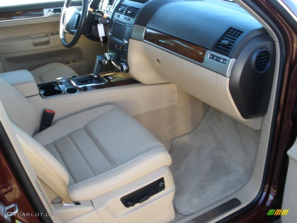 Pure Beige Interior 2008 Volkswagen Touareg 2 V8 Photo #41455907