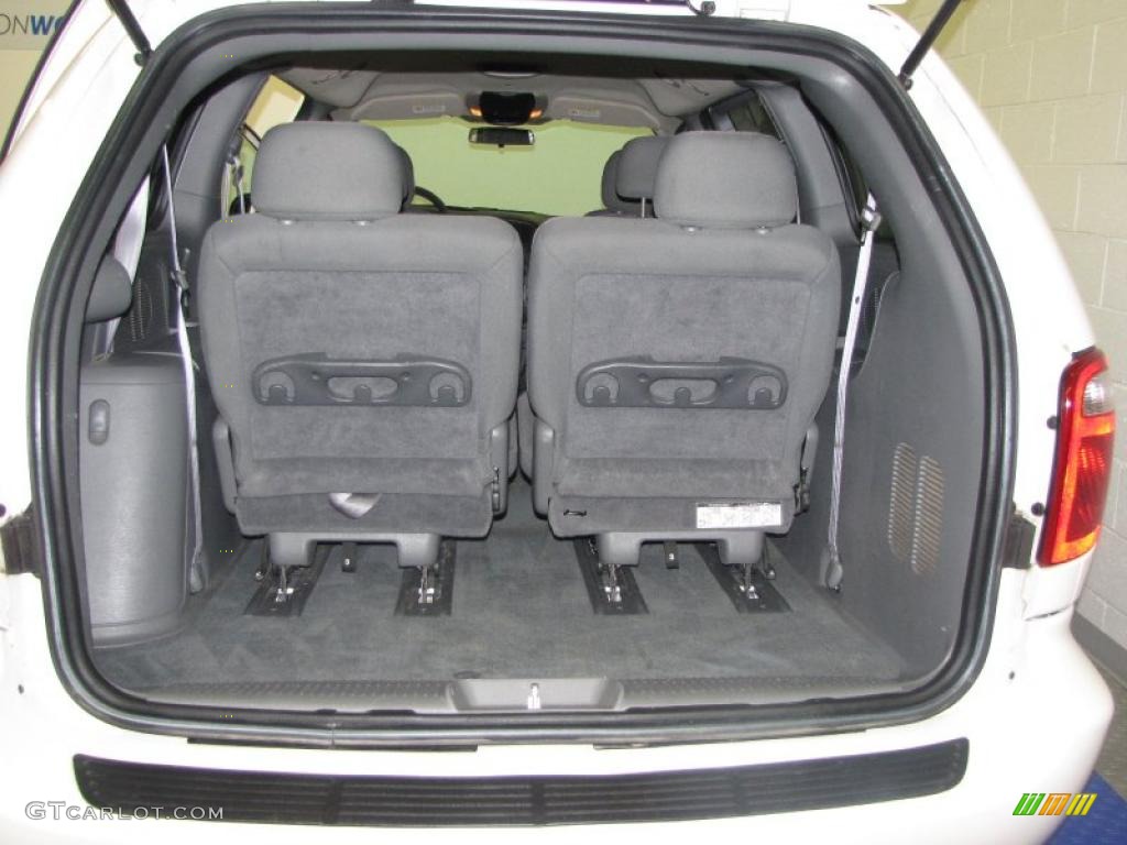 2004 Chrysler Town & Country LX Trunk Photo #41457579