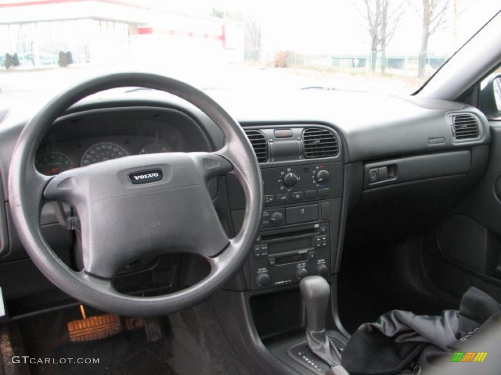 Off Black Interior 2001 Volvo S40 1.9T Photo #41457643