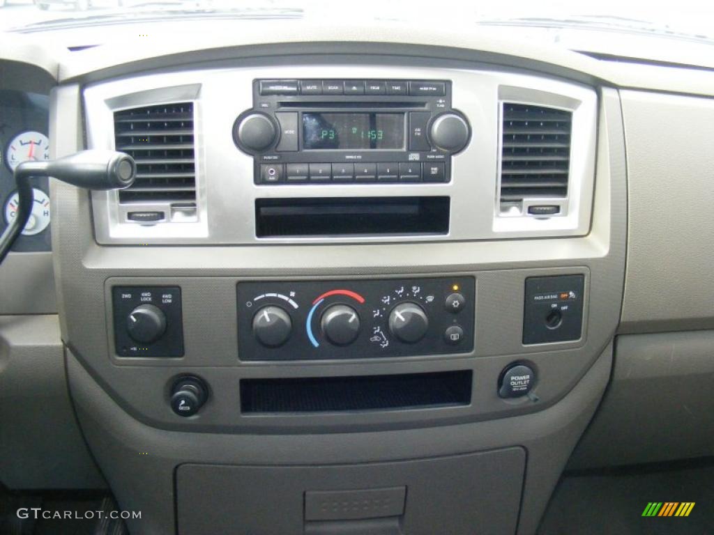 2007 Dodge Ram 1500 SLT Regular Cab 4x4 Controls Photo #41457979