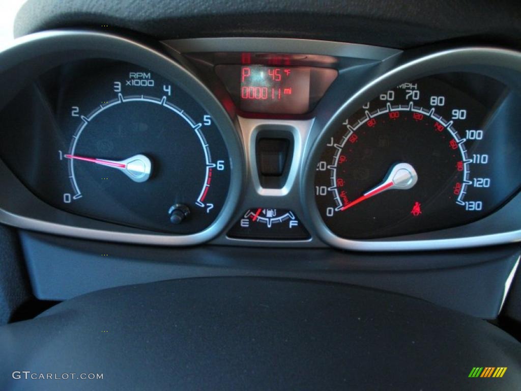 2011 Fiesta SE Hatchback - Bright Magenta Metallic / Charcoal Black/Blue Cloth photo #8