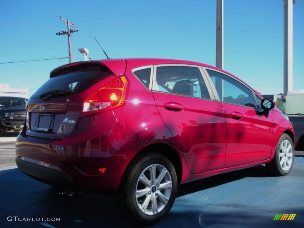 2011 Fiesta SE Hatchback - Bright Magenta Metallic / Charcoal Black/Blue Cloth photo #3