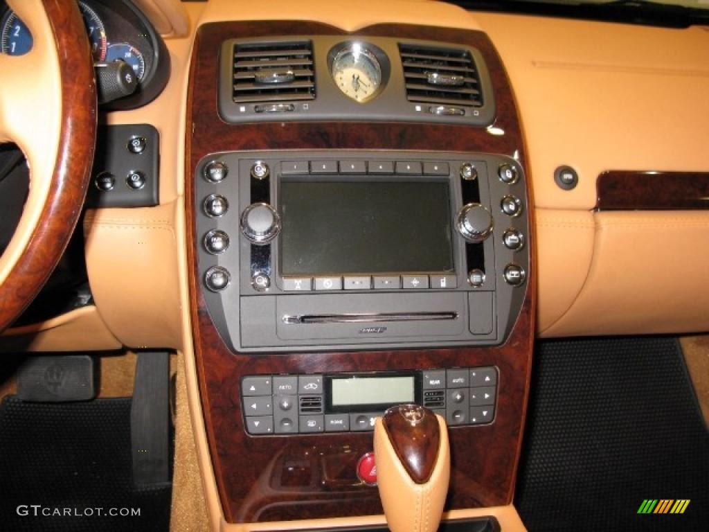 2010 Maserati Quattroporte Executive GT S Controls Photos