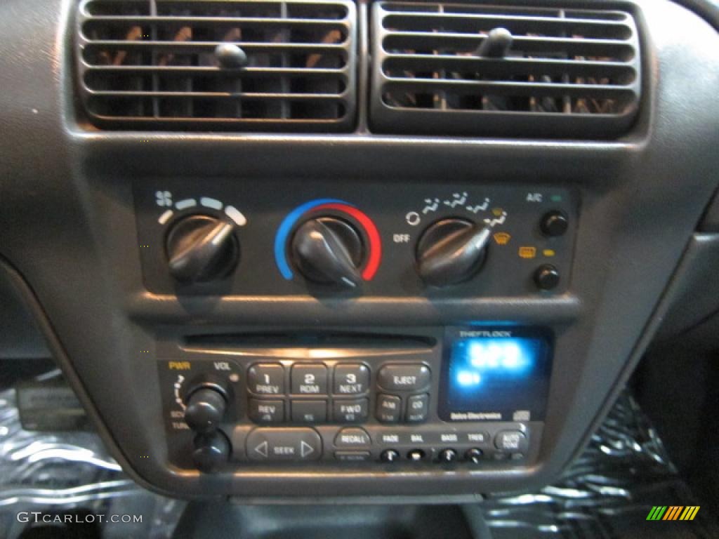 1999 Chevrolet Cavalier Z24 Convertible Controls Photo #41462962