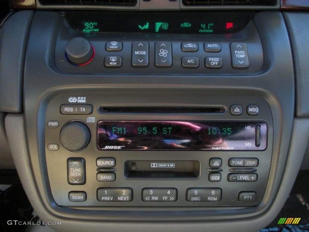 2003 Cadillac DeVille DHS Controls Photo #41463646