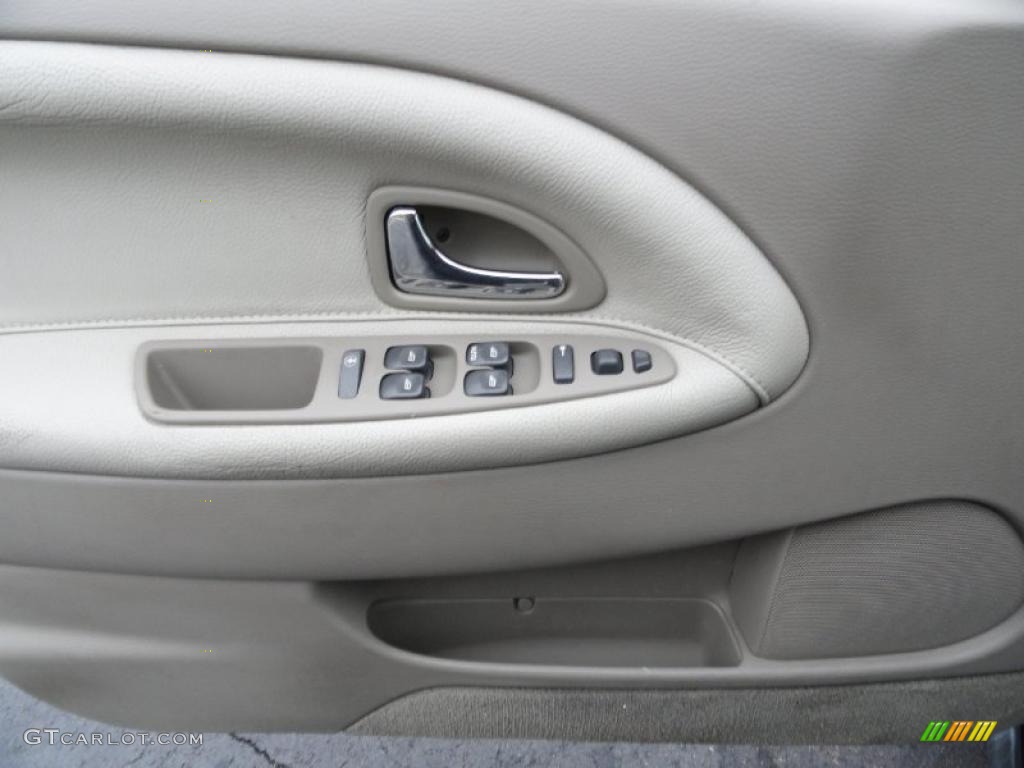 2001 Volvo S40 1.9T Taupe/Light Taupe Door Panel Photo #41465950
