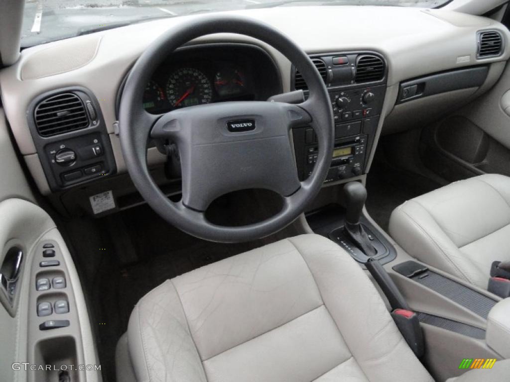 2001 Volvo S40 1.9T Taupe/Light Taupe Dashboard Photo #41465994