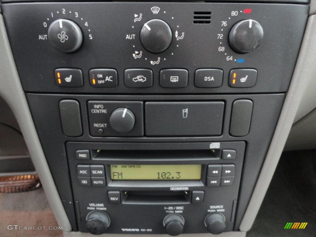 2001 Volvo S40 1.9T Controls Photo #41466030