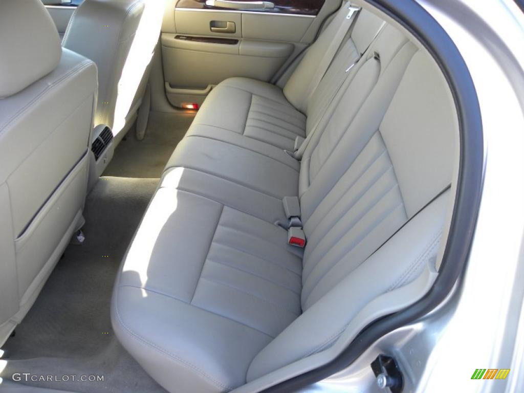 Medium Light Stone Interior 2007 Lincoln Town Car Signature Photo #41466966