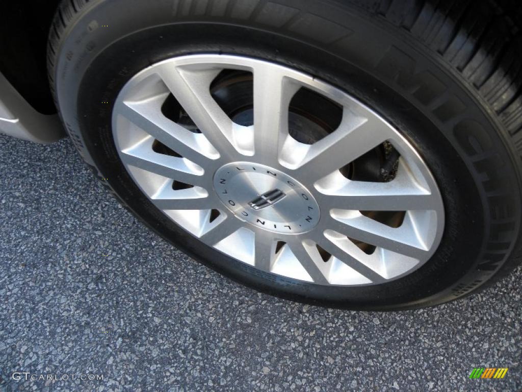 2007 Lincoln Town Car Signature Wheel Photo #41467135