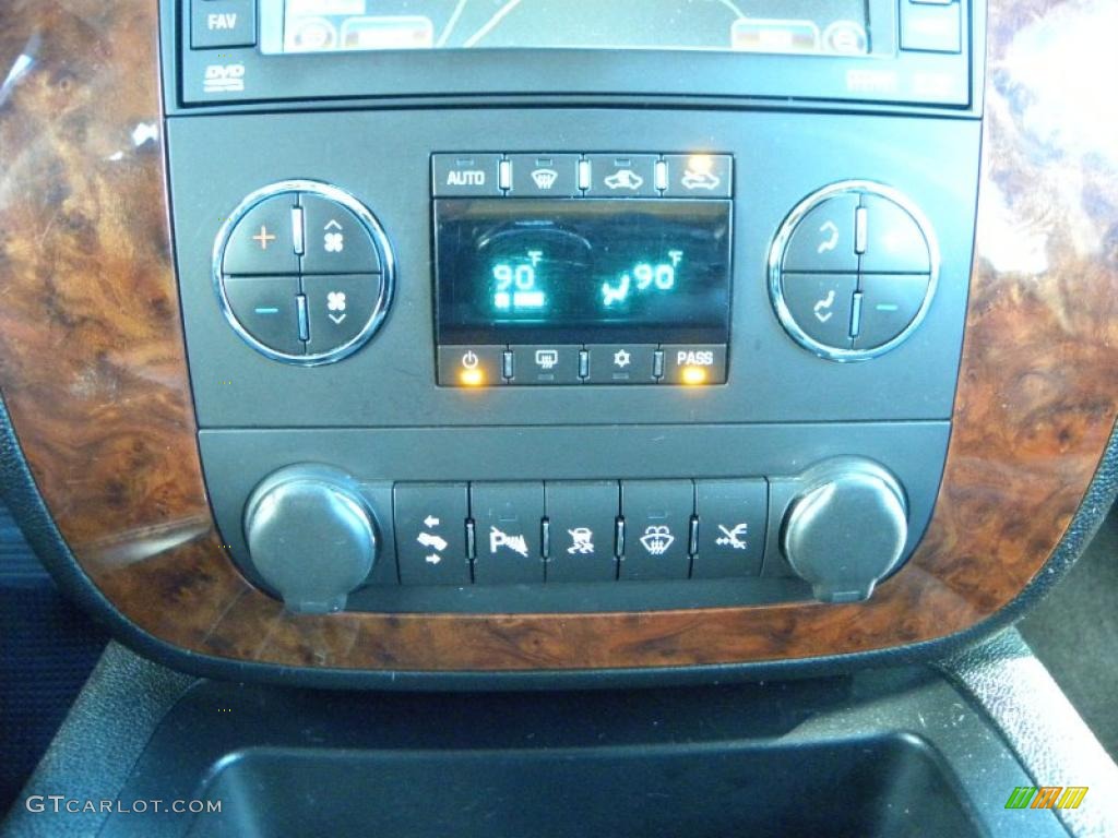 2007 Chevrolet Avalanche LTZ 4WD Controls Photo #41469563