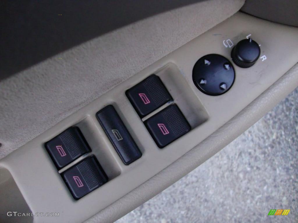 2002 Audi S8 4.2 quattro Controls Photo #41471371