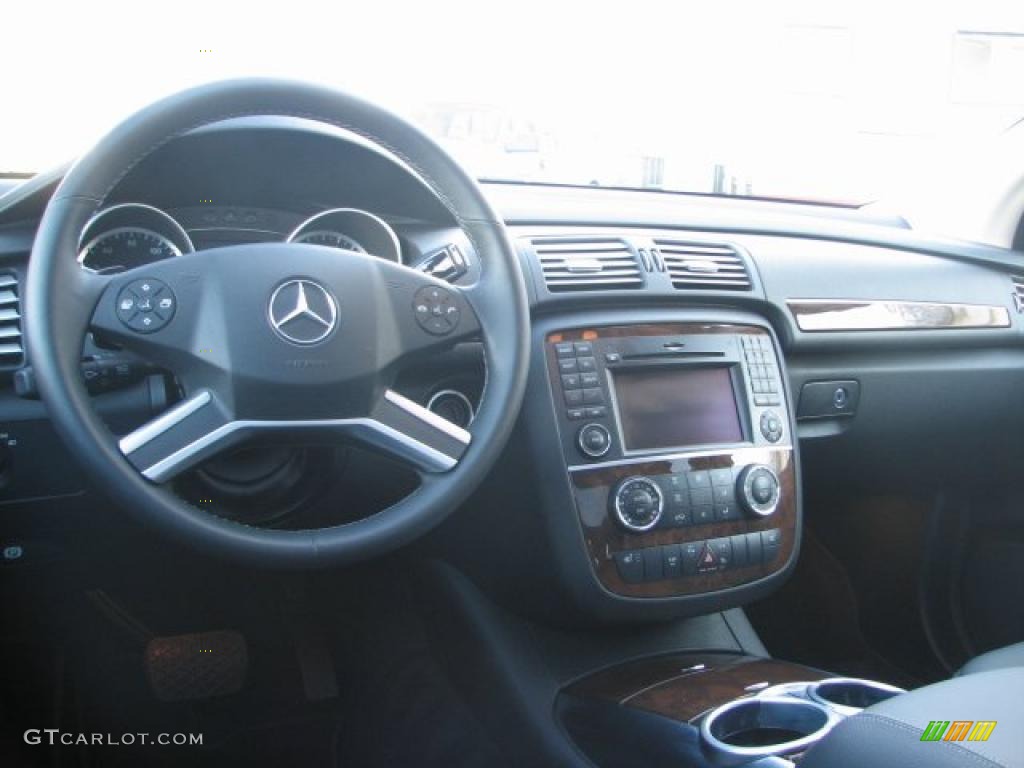 2011 Mercedes-Benz R 350 4Matic Black Dashboard Photo #41471411