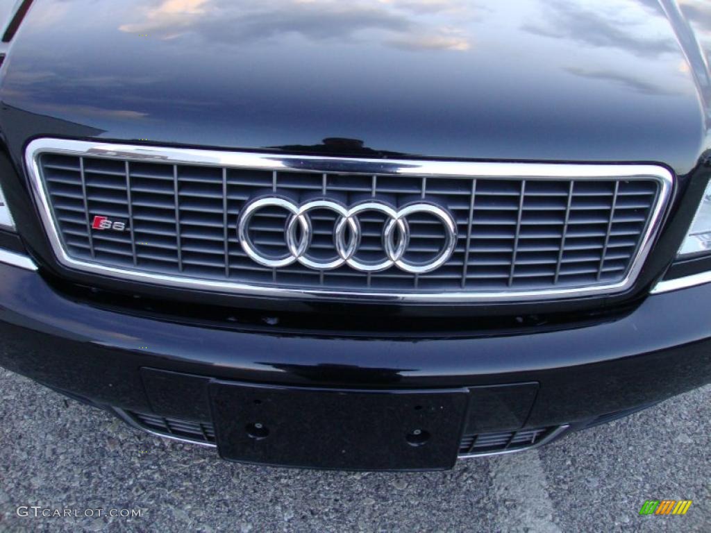 2002 Audi S8 4.2 quattro Marks and Logos Photos