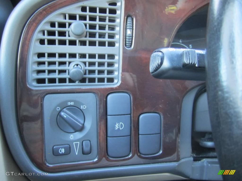 2001 Saab 9-5 SE Sedan Controls Photo #41475567